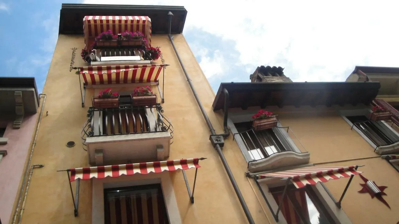 The Queen Tower Desenzano del Garda 0*,